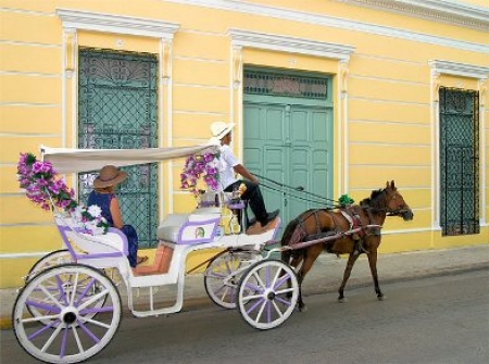 19TH CENTURY COLONIAL HOME IN GREAT LOCATION